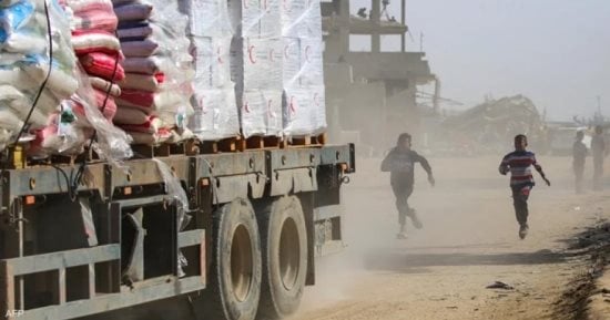 مجزرة على أبواب الخبز.. الاحتلال يحول نقاط الإغاثة فى غزة إلى مصائد موت.. 30 شهيدًا و120 جريحا في إطلاق النار على المدنيين أثناء توزيع المساعدات.. والاحتلال يستهدف حافلات الحجاج ويحرمهم من السفر 
