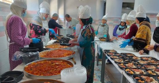 القومى للمرأة ببنى سويف ينفذ "مطبخ المصرية" طوال رمضان ويوفر 230 وجبة يوميا