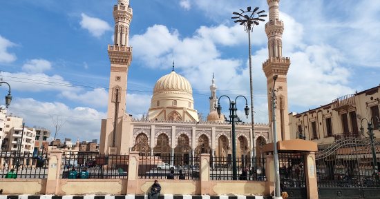 فوانيس وياميش رمضان.. جولة بمحيط مسجد السيد البدوى بالغربية.. إقبال على المحال وزيارة المسجد والضريح أبرز العادات فى الشهر الكريم.. الأهالى: من أهم المناطق بالمحافظة وتتمتع بالأجواء الروحانية ونحرص علي زيارتها