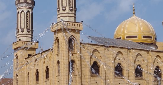 "الأوقاف" تعلن عن تشغيل أول مسجد يعمل بالطاقة الشمسية فى المنيا.. فيديو