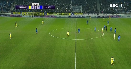 باختاكور يتقدم علي الهلال السعودي بهدف نظيف في الشوط الأول