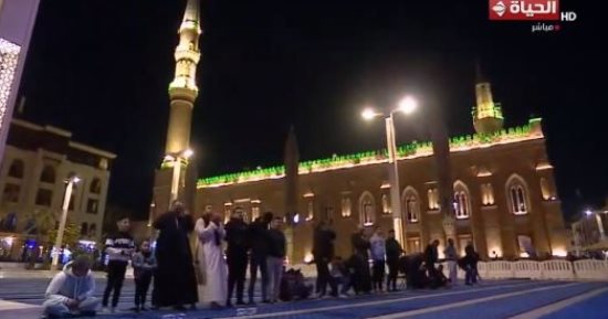 بث مباشر لصلاة العشاء والتراويح من مسجد الحسين على قناة الحياة