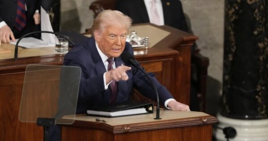 ترامب عقب اتصال مع زيلينسكي: نحن على المسار الصحيح تماما