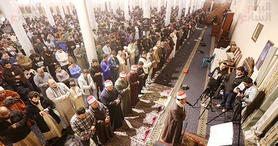 بقلوب مطمئنة.. صلاة تراويح الليلة السادسة لشهر رمضان من مسجد عمر بن العاص