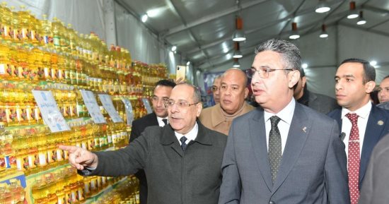المنتجات الغذائية واللحوم الطازجة تغزو معارض الشركة القابضة للصناعات الغذائية.. المواطنون يشيدون بجودة منتجات وزارة التموين ضمن مبادرة أهلا رمضان 2025.. وشريف فاروق يوجه باستمرار طرح السلع بتخفيضات 30%