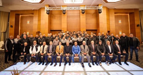 إفطار جماعى للاعبى البنك الأهلى فى حضور مجلس إدارة النادى قبل مواجهة المصرى