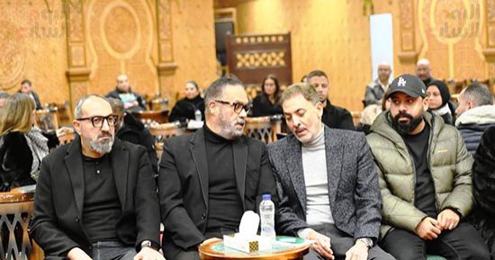 عمرو يوسف وفتحى عبد الوهاب وحسام صالح ونجوم الفن فى عزاء والد دينا كُريم