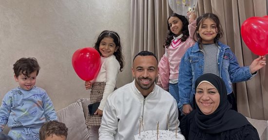 أفشة ينشر صورا من احتفاله بعيد ميلاده وسط أسرته