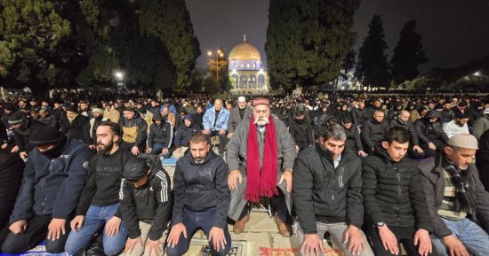 70 ألفا يؤدون صلاتى العشاء والتراويح فى المسجد الأقصى المبارك بالقدس