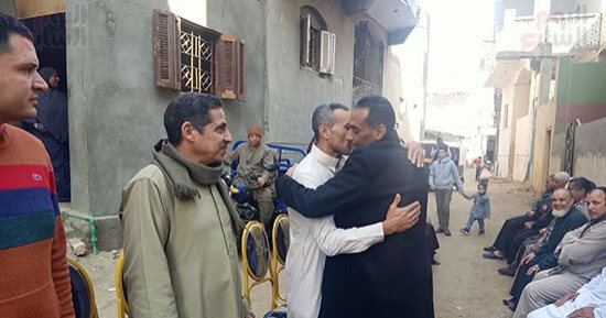 "اليوم السابع" يرصد تفاصيل رحلة العودة من جحيم الاختطاف إلى حضن الوطن.. قصة شباب أبو شنب وسنرو بالفيوم بعد تحريرهم من السودان.. عماد وماجد شقيقان: لم نفقد الثقة لحظة فى الدولة المصرية لإعادتنا.. فيديو وصور