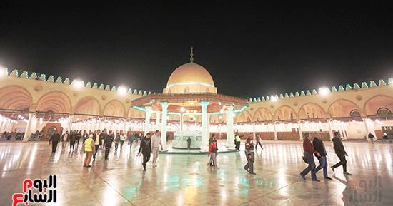 إنا أنزلناه في ليلة القدر".. تراويح ليلة 27 رمضان في مسجد عمرو بن العاص