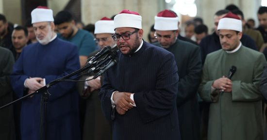 روحانيات رمضان.. صلاة العشاء والتراويح بالجامع الأزهر