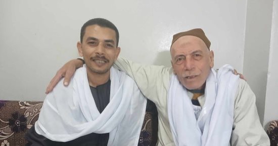 "اصحى يا نايم وحد الدايم".. حكاية الريس محمود أقدم مسحراتى فى الشرقية.. الأبناء والأحفاد من حملة المؤهلات العليا يمارسون المهنة بالوراثة.. ويؤكد: جزء من تراثنا الشعبى وأول يوم سحور فرحته بنشوفها فى عيون الأطفال