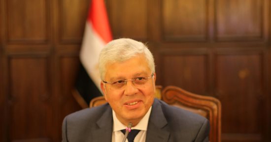 وزير التعليم العالي يهنئ جامعة المنصورة لحصولها على شهادة الأيزو 26000 