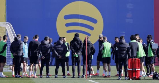 كواليس وفاة طبيب برشلونة قبل مواجهة أوساسونا