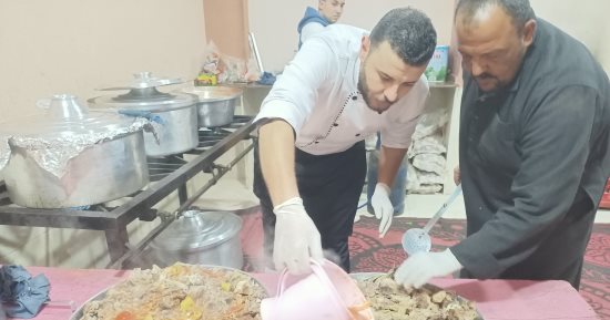للعام 14 على التوالى.. مطبخ الخير بقرية زاوية رزين بالمنوفية يواصل مبادرة "إفطار صائم".. أحد المشاركين: بدأنا بـ 50 وجبة ووصلنا إلى 300.. وأهالى الخير يساهمون فى التبرعات المادية والعينية للمطبخ.. صور