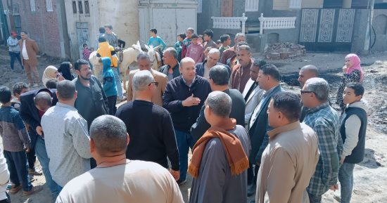 نائب محافظ الجيزة يلتقى أهالى قرية الرهاوى لبحث مطالبهم