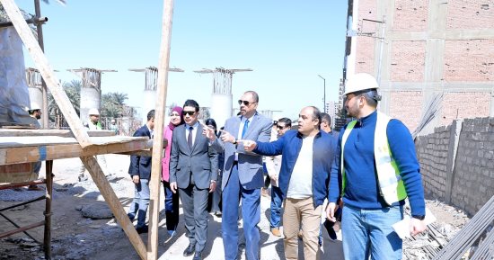 محافظ سوهاج يتفقد أعمال إنشاء كوبري أعلى مزلقان الروافع قبلي  