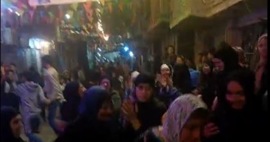 رقص وغناء قبل وصول سعد الصغير  إلى منزله فى شبرا (فيديو)