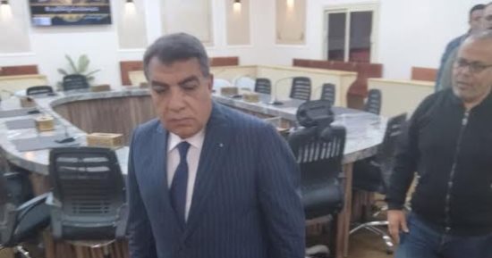 محافظ الدقهلية فى جولة منفردة للتفتيش على الإدارات بالمطرية