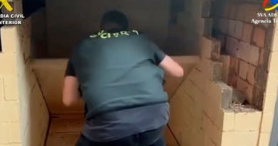 إسبانيا تحبط محاولة تهريب كوكايين مخبأ فى أفران صناعية وتعتقل 9 أشخاص