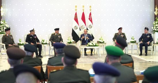 الرئيس السيسى يلتقى قادة القوات المسلحة بحضور وزير الدفاع ورئيس الأركان