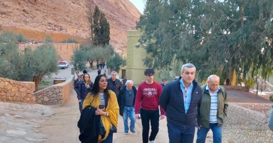 محافظ جنوب سيناء يستقبل وفد الجمعية البرلمانية الأرثوذكسية خلال زيارتهم دير سانت كاترين