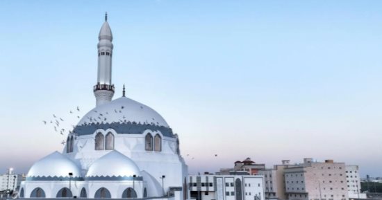 مكان أول صلاة جمعة يقيمها الرسول.. ماذا تعرف عن مسجد الجمعة بالمدينة؟