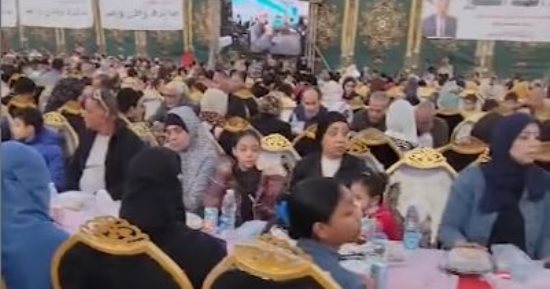 أكبر مائدة إفطار فى إمبابة.. 10 آلاف وجبة تجمع الصائمين من مسلمين ومسيحيين