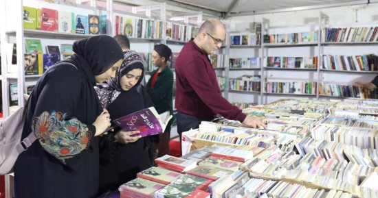 إقبال جماهيري كبير على معرض فيصل الثالث عشر للكتاب