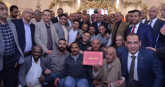 وزير الكهرباء يكرم العاملين بالقطاع خلال الإفطار الجماعى للنقابة العامة.. صور