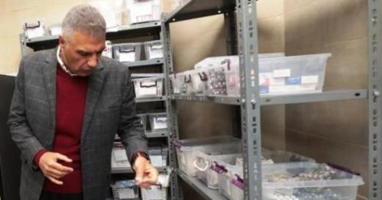 محافظ أسوان يجرى جولة مفاجئة بعيادات التأمين الصحى استجابة لشكاوى المرضى