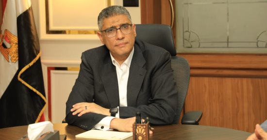 محافظ الجيزة يتابع سير انتخابات مجلس النواب من داخل مركز السيطرة