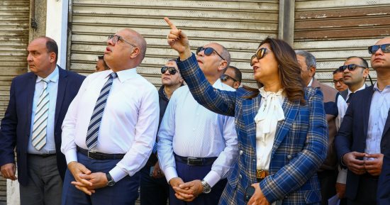 وزيرة التنمية المحلية ومحافظ القاهرة يتفقدان المرحلة الأولى من تطوير سوق العتبة