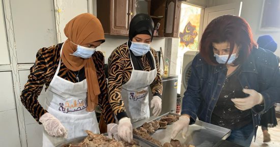 "مطبخ المصرية بإيد بناتها" بسوهاج.. تمكين المرأة وتقديم الدعم للأسر الأكثر احتياجا