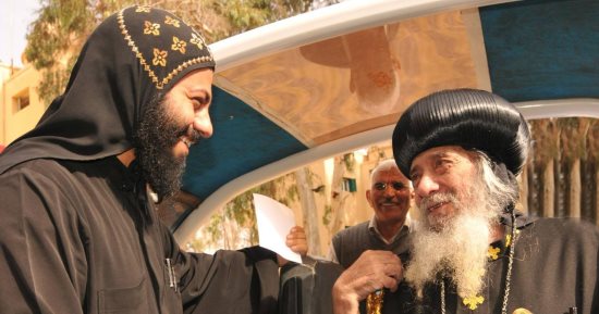 فى ذكرى رحيل البابا شنودة.. سكرتيره يفتح قلبه لـ"اليوم السابع" ويكشف أسرار عن ساعاته الأخيرة.. سبب وجود أوراق وكتب بجواره قبل نياحته.. مواقف وطنية خالدة وحكمة في إدارة الأزمات.. وهذا السر وراء لقائه بالإخوان