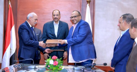 محافظ سوهاج يوقع بروتوكول تعاون مع شركة المياه لاستغلال الأصول غير المستغلة