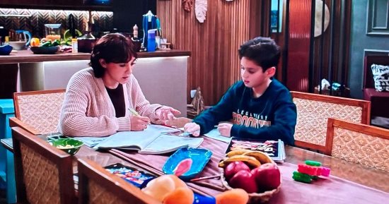 مسلسل عايشة الدور.. 7 خطوات تساعد على احتواء طفلك والتقرب منه