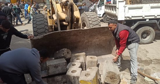 رفع إشغالات المفترشين للطريق العام فى منطقة ناهيا ومزلقان بولاق الدكرور