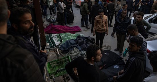 "عمال فلسطين.. صراع لقمة العيش فى قبضة الاحتلال".. تقرير للاتحاد العام لعمال فلسطين يرصد الانتهاكات الإسرائيلية ضد عمال غزة والضفة.. اعتقال أكثر من 8 آلاف و500 عامل.. و173 شهيدا أثناء محاولتهم الوصل لمقر عملهم