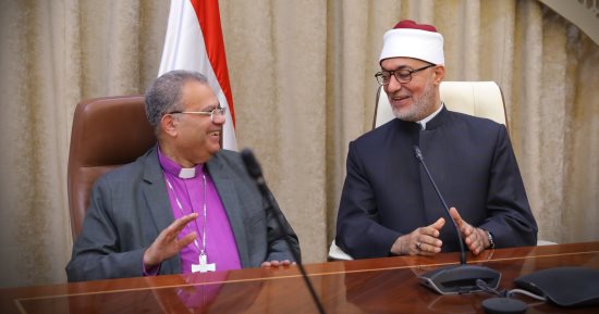 رئيس الطائفة الإنجيلية يزور مفتى الجمهورية لتهنئته بقرب حلول عيد الفطر