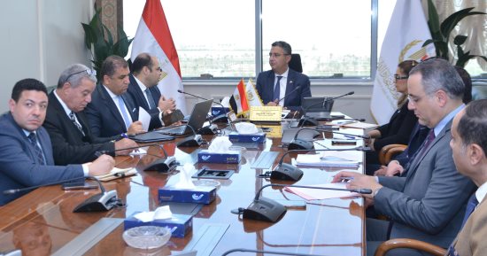 وزير التموين يبحث تعزيز الرقابة على الأسواق ومنع الممارسات الاحتكارية 