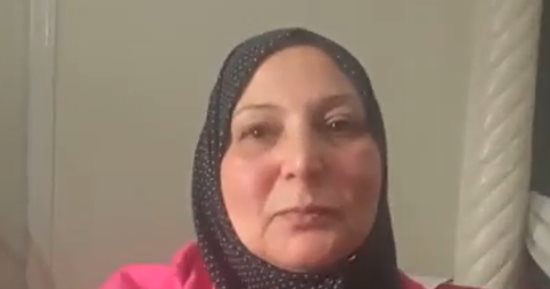 سحر حسنى الأم المثالية بكفر الشيخ.. حصلت على الماجستير مع أولادها.. فيديو
