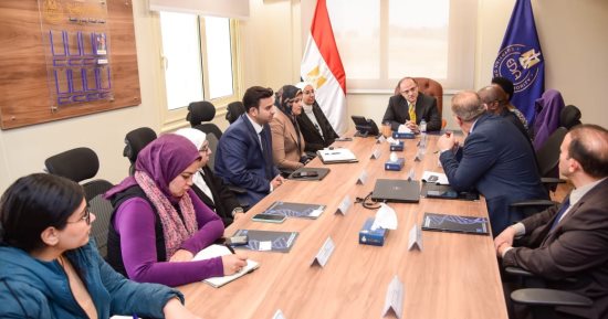 رئيس هيئة الدواء يناقش مع ممثلى مدينة اللقاحات المصرية عقد شراكة مع أوغندا