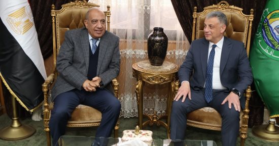 وزير الكهرباء يزور شركة شرق الدلتا بالإسماعيلية