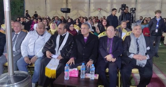 الكنيسة الإنجيلية بالمقطم تبدأ حفل تكريم الأمهات المثاليات .. صور