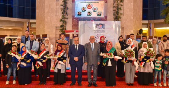 رئيس العربية للتصنيع يكرم الأمهات المثاليات بالهيئة
