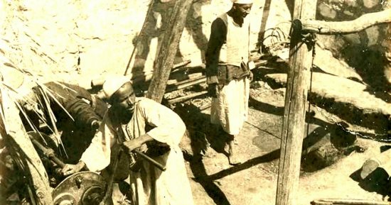 حكاية محافظة الجنوب أيام الاحتلال الإنجليزي وما قبل التعمير.. ضمت واحتى الخارجة والداخلة بعد إجلاء السنوسيين.. خلال 40 سنة تولى إدارتها 22 محافظا بينهم 5 بريطانيين.. وبعد ثورة يوليو سميت بالوادى الجديد.. صور