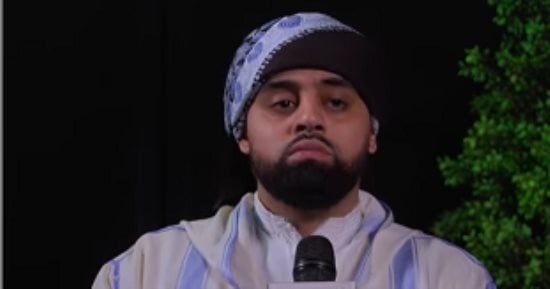 تلاوة سورة "الكهف" بصوت القارئ الشيخ محمد أيوب عاصف البريطاني