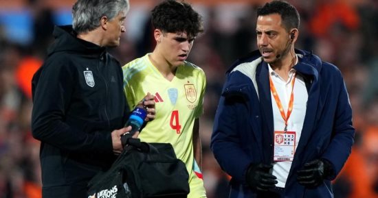 إسبانيا تستبعد مدافع برشلونة كوبارسي للإصابة 